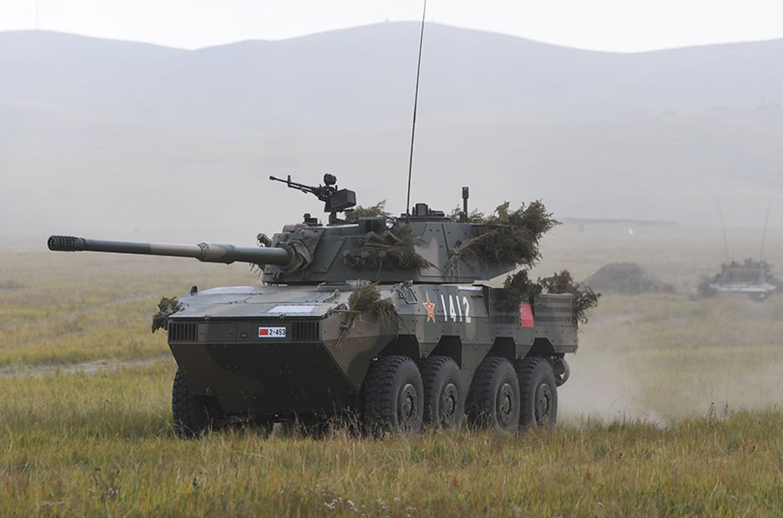 解放军最新型装甲突击车,国产新式轮式突击车测试