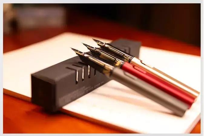 刘德华陈道明书法,刘德华井柏然领衔主演