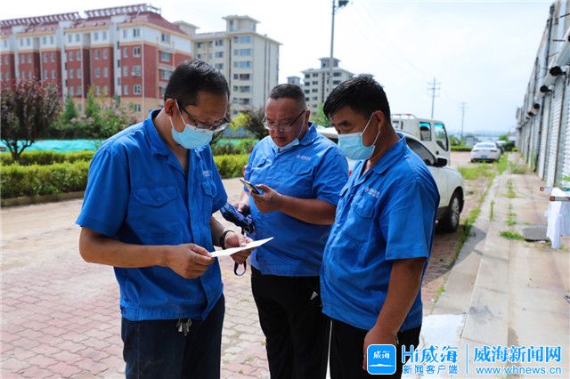 一双伤痕累累布满老茧的手,一双粗糙的手记载着很多酸甜苦辣