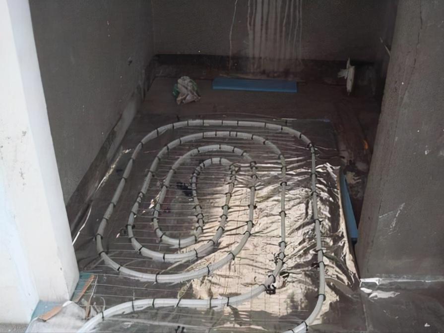 地暖漏了怎么查漏水点,水电暖维修人员遇到地暖漏水咋办