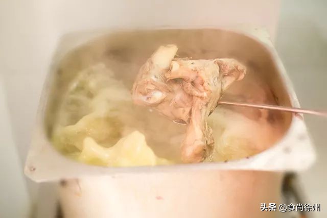 徐州68岁阿姨卖米线,徐州一家米线养活几十口人