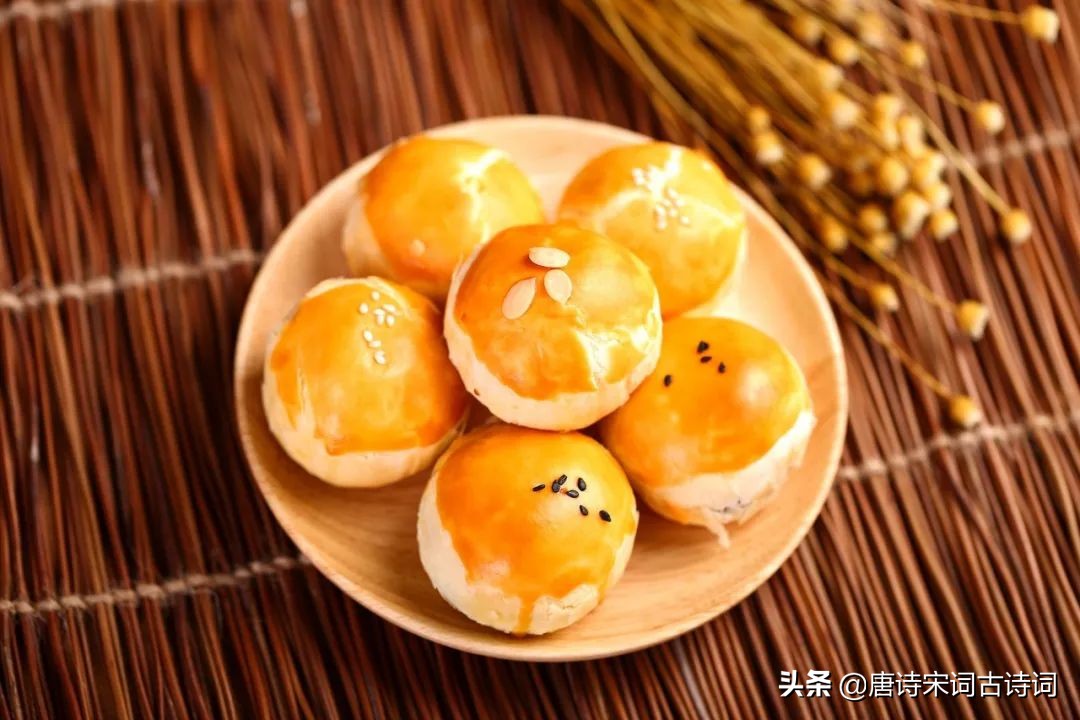 简短走心的美食诗句,不负美食的经典语录短句