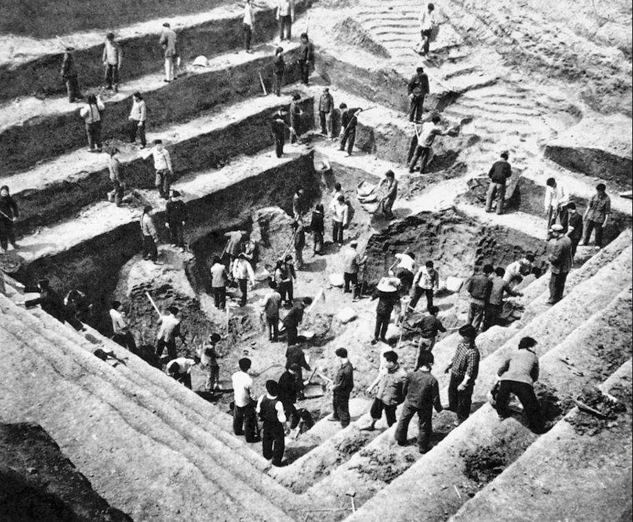 1971年长沙施工队民工，撞见“鬼火”，考古队挖出2千年不腐女尸