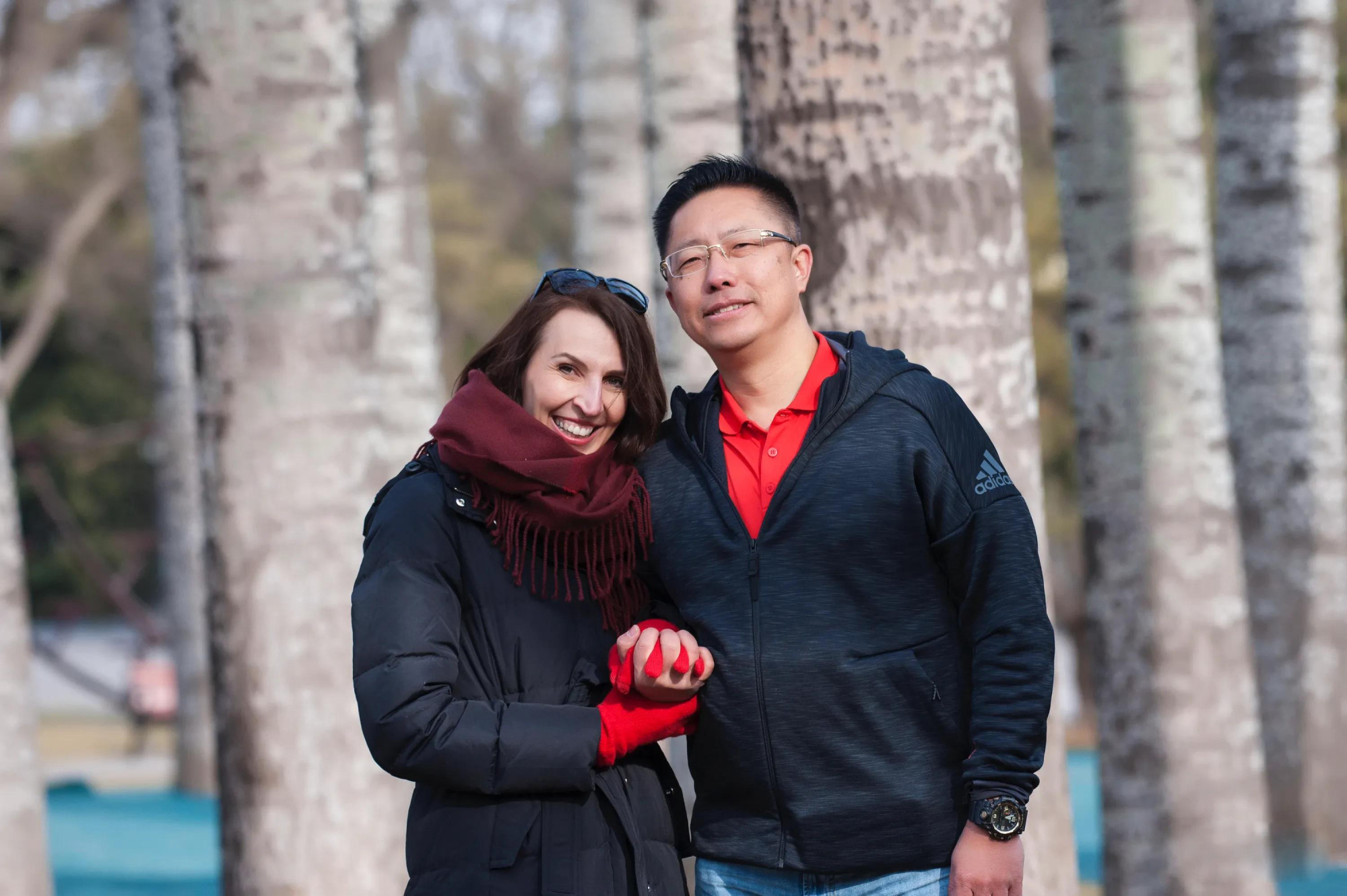 李阳晒全家福回应复婚传闻,李阳出面公开回应公众关心