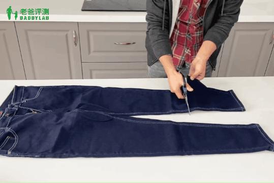 牛仔裤盐水泡多久不掉色,新买的牛仔裤浸泡用醋精可以吗