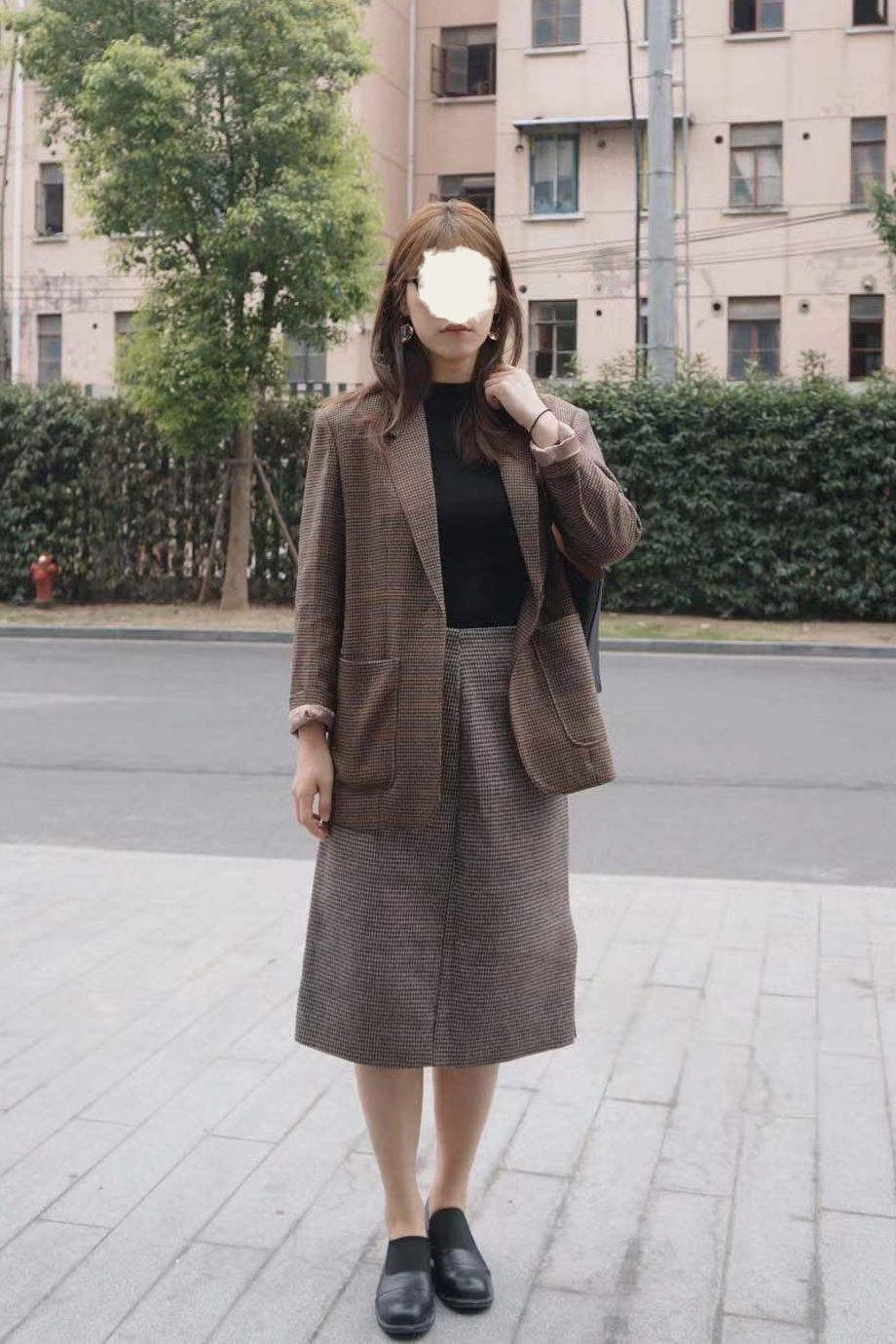 深卡其色大衣内搭什么颜色毛衣,格子大衣内搭什么颜色的毛衣好