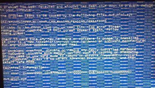 显示器长时间不用电脑花屏,电脑显示器花屏线条闪烁晃动