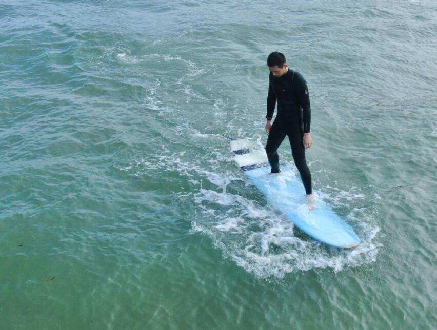 李现冲浪偶遇女粉丝,李现冲浪最新照片