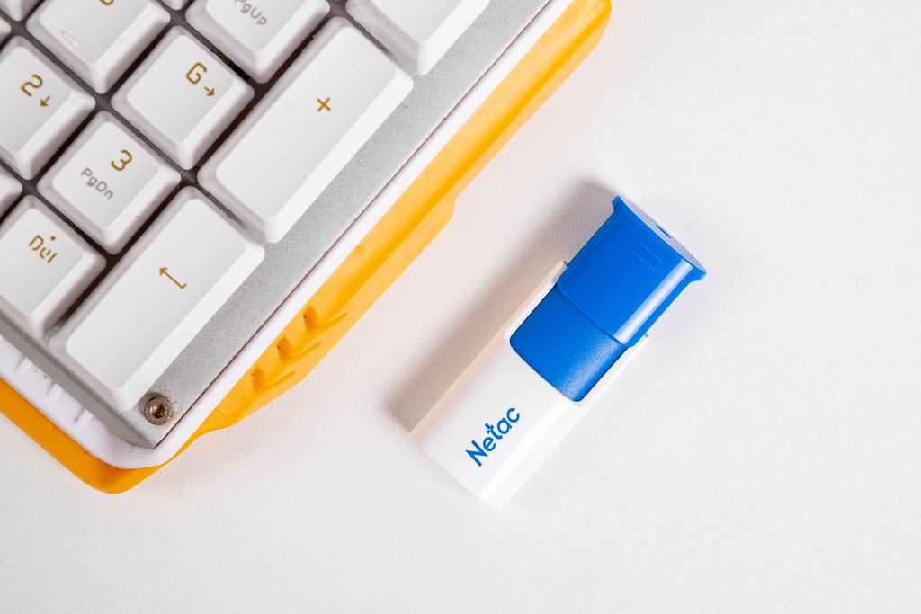 朗科u182闪存盘评测,朗科u235超稳加强型闪存盘