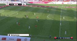 国足第一“迷妹”上线，微博“表白”于大宝帅爆，并配星星眼表情