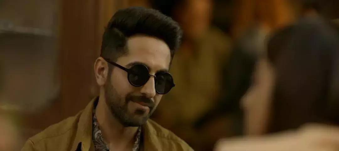 装瞎误闯凶案现场，憋尿看完怒打五星