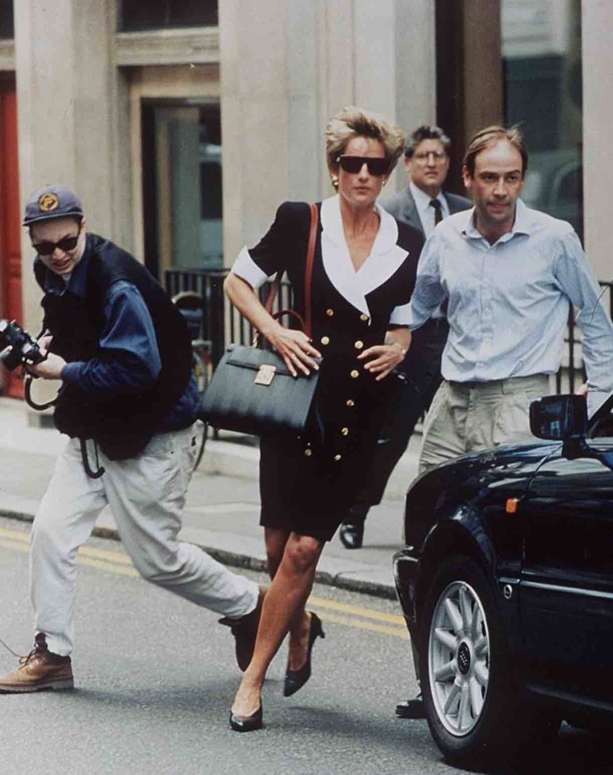 戴安娜雕像揭幕,戴安娜王妃雕像图