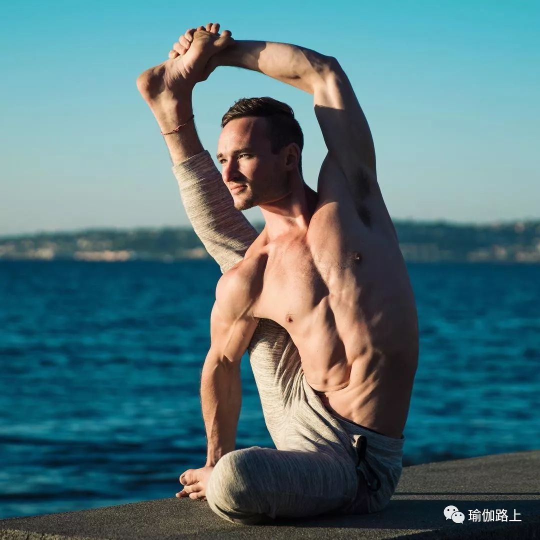 瑜伽超酷男人,练瑜伽的男人很帅