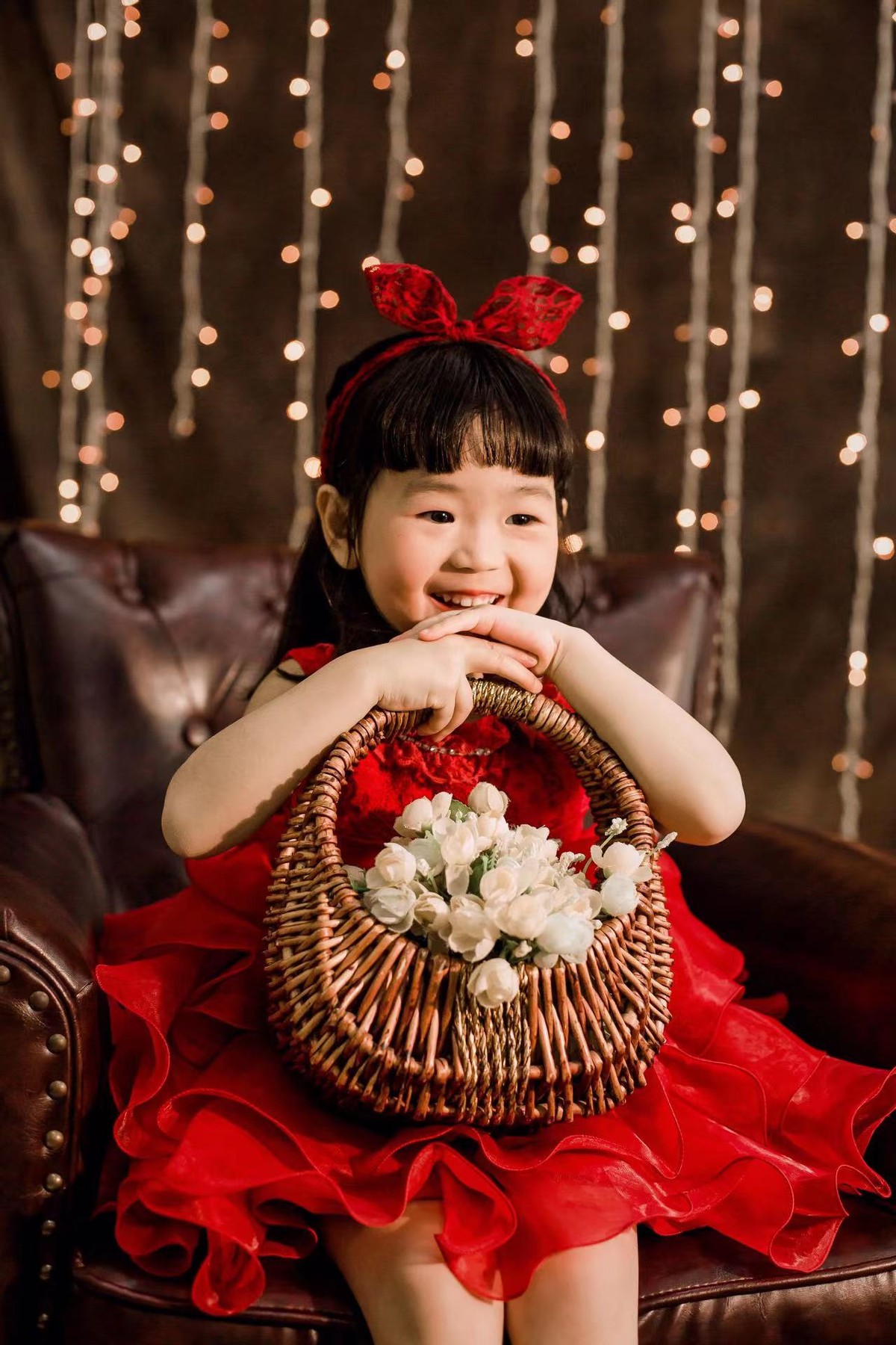 白墙可爱拍照姿势,小孩拍照姿势可爱