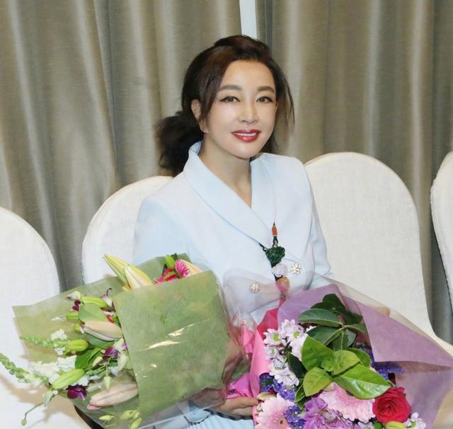 刘晓庆67岁生日照片,刘晓庆今年的相片