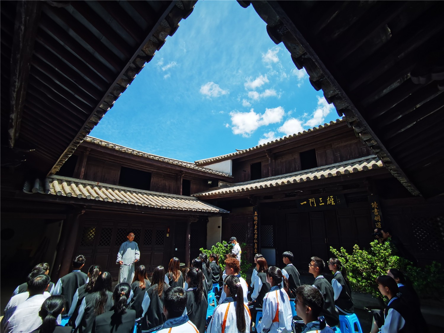 “云岭红色地标巡礼”直播走进大理，看小山村如何走出“华夏英杰、一门三雄”