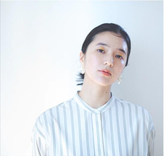 日本太太在上海的冬天穿搭,蓝色条纹衬衣穿搭推荐