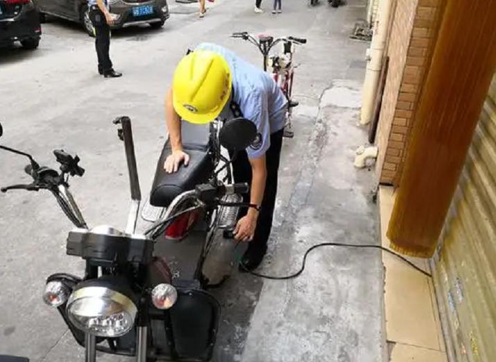 电动车电池充电的八大坏习惯,四种充电方式最伤电动车电池