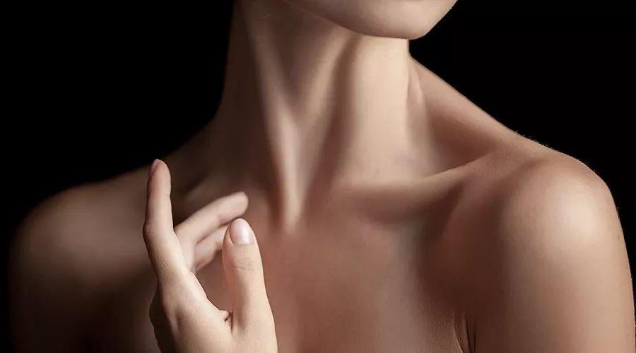 去脖子黑色素颈纹的最快方法,老年人脖子上的颈纹怎么遮挡