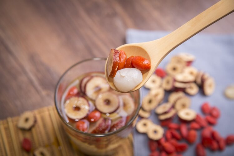 这样吃红枣真的不显老,吃红枣对身体如何