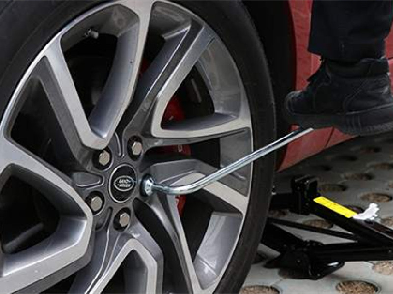 马自达轮胎爆了怎么换轮胎,轮胎严重爆胎怎么更换