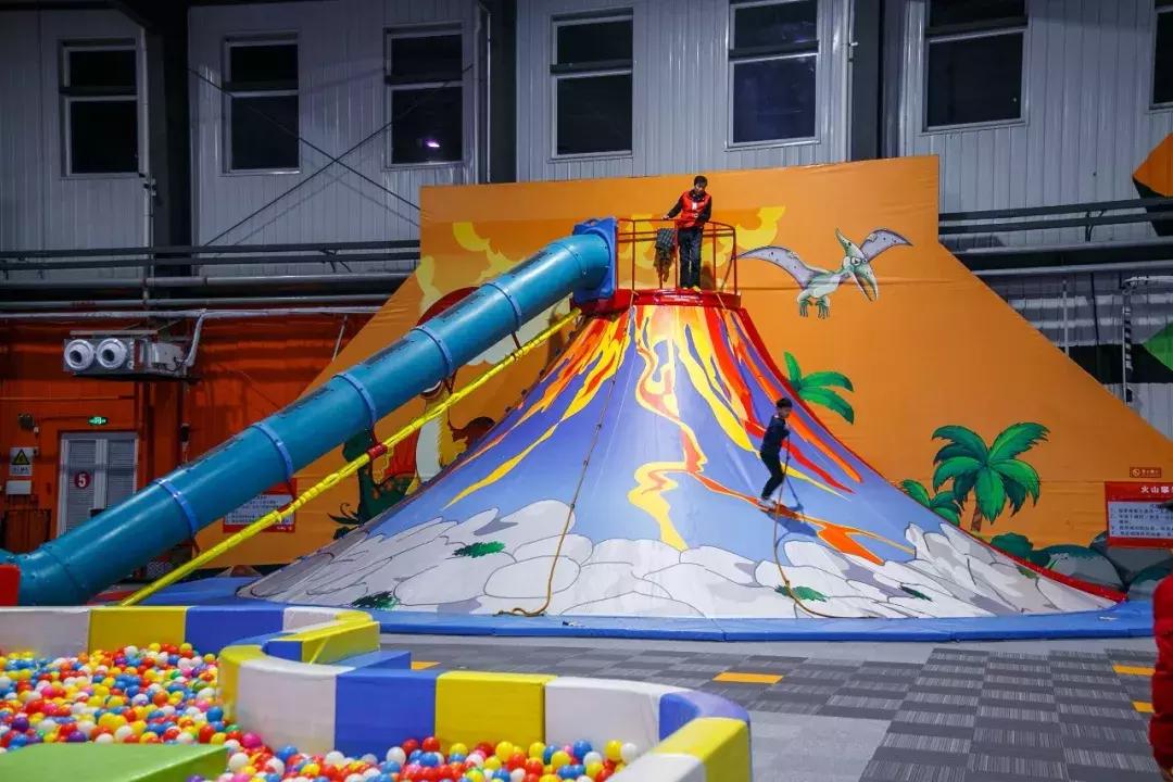 蹦床乐园闯关攀岩,蹦床馆嗨玩