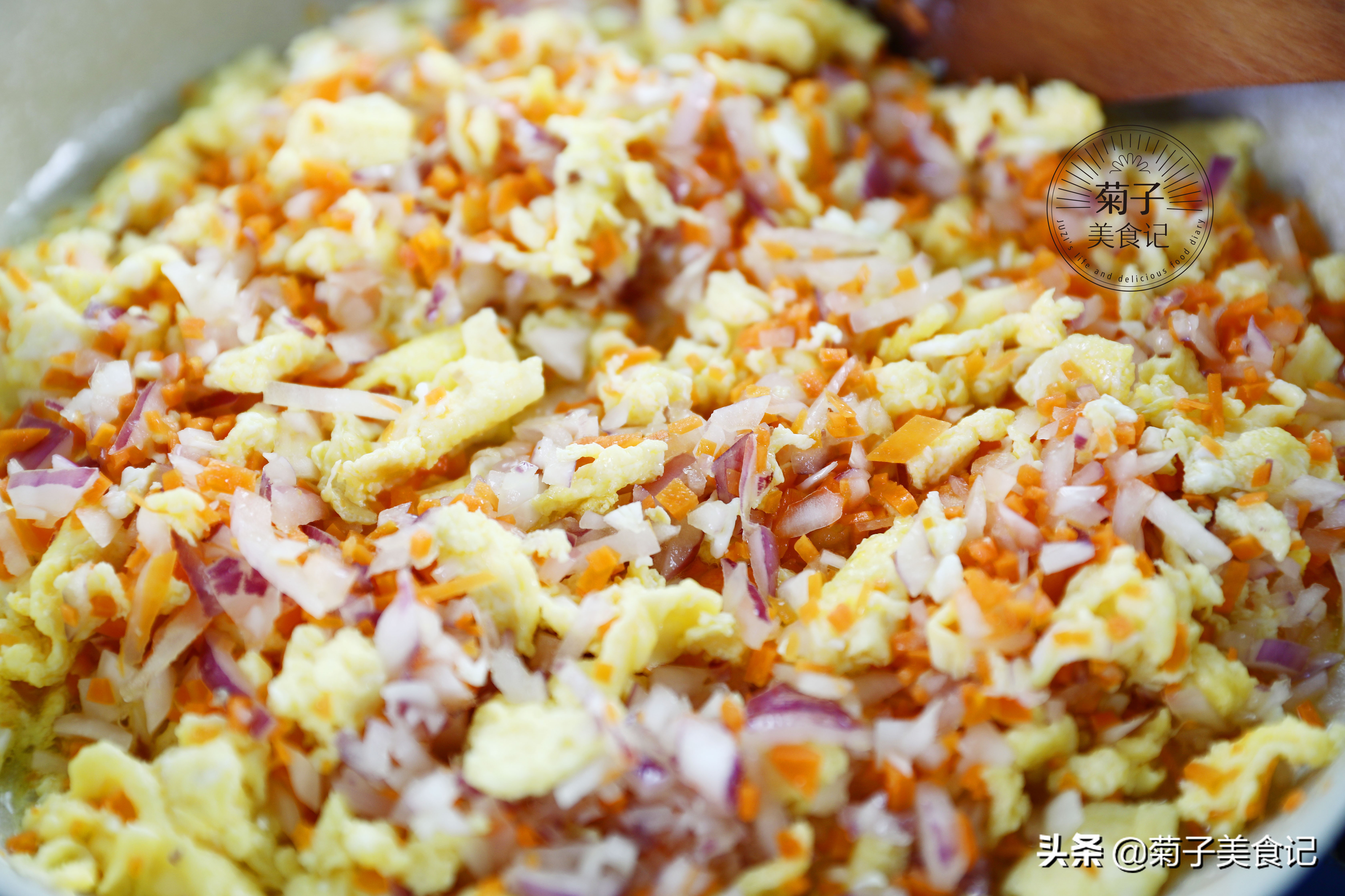 鸡翅包饭可真是太香了,鸡翅包饭一口吃完