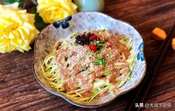 爽口凉菜西葫芦的做法,西葫芦丝麻酱凉拌做法大全图解