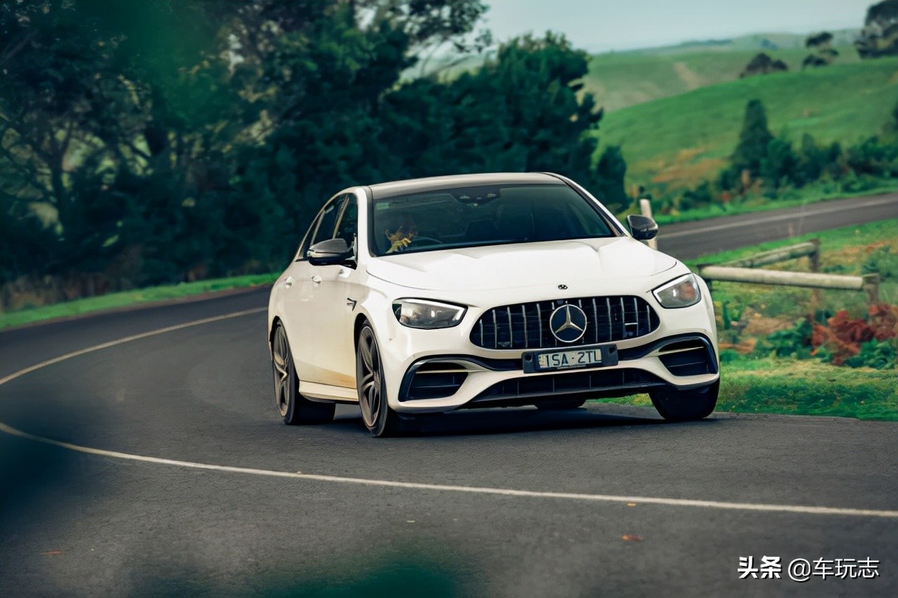 奥迪瓦罐旅行车rs6比赛,奥迪rs6对比amg