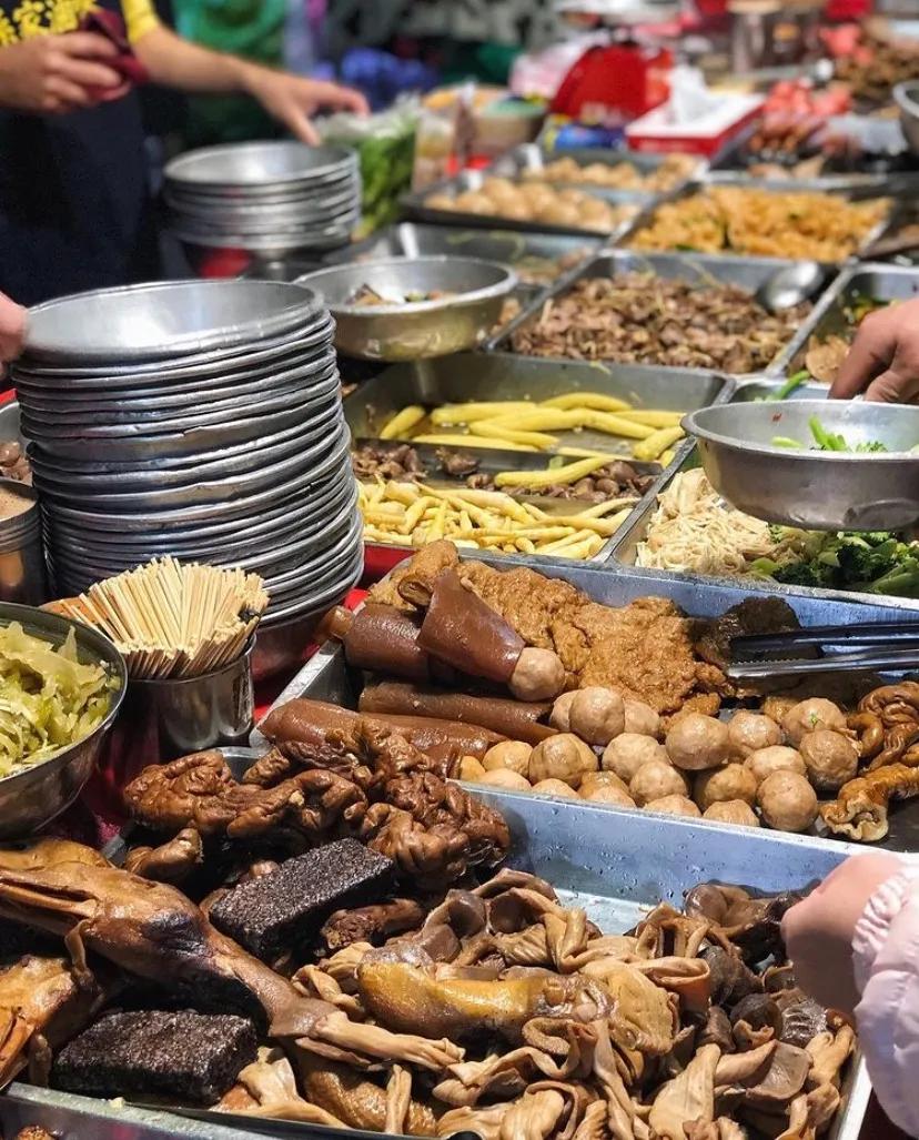 卤味江湖千亿市场争夺战,2025年卤味市场规模突破2200亿