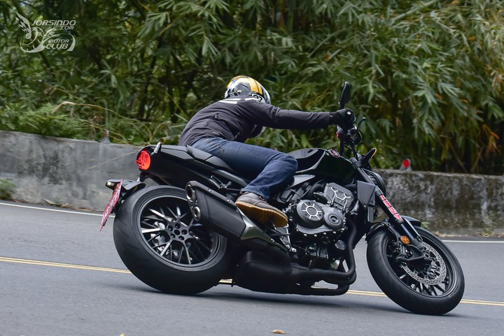 本田cbx1000摩托车试驾,试驾本田CB1000R