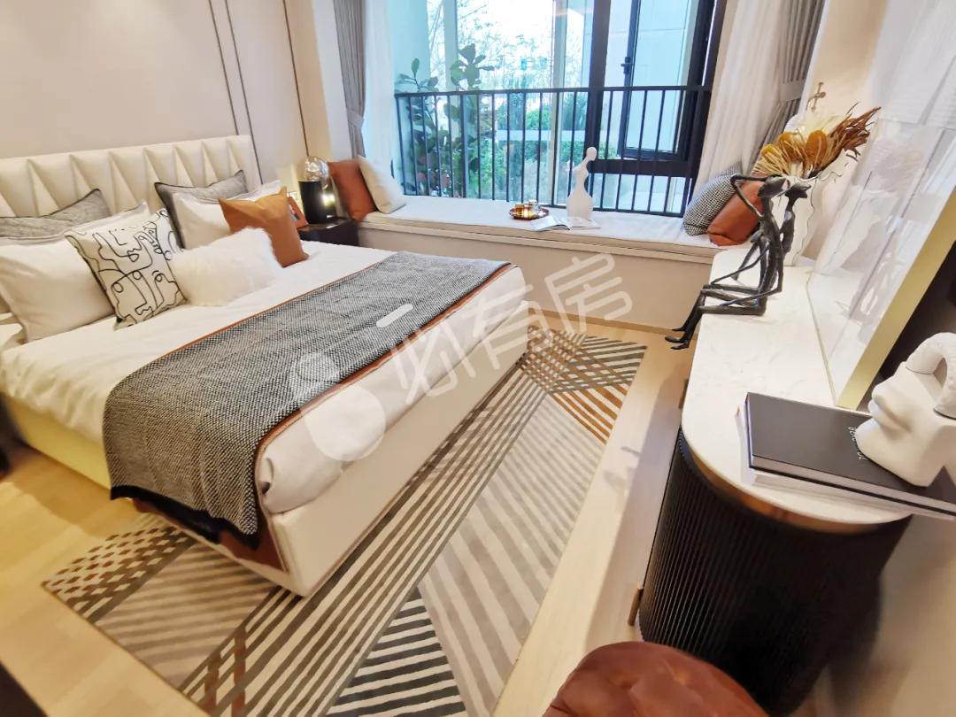 粉盘撞车，现状差又最贵的上河公元你买账吗？