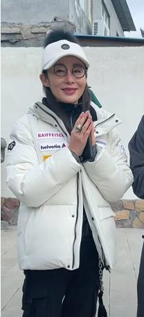 55岁张敏罕见晒照,张敏素颜