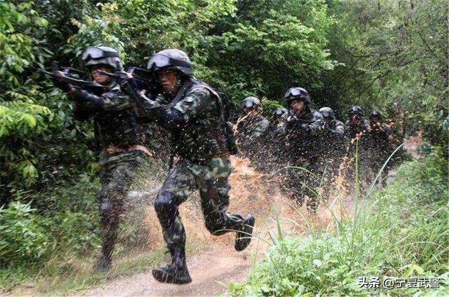 虎斑特战军大衣,虎斑特战服武警都可以穿吗