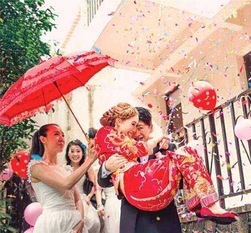 结婚当天新娘出门习俗,结婚新娘出门前的风俗礼仪