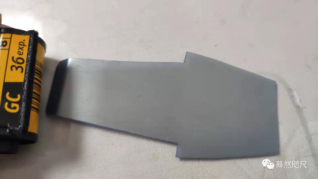 d76黑白胶卷冲洗经验,暗房洗胶卷用什么颜色灯