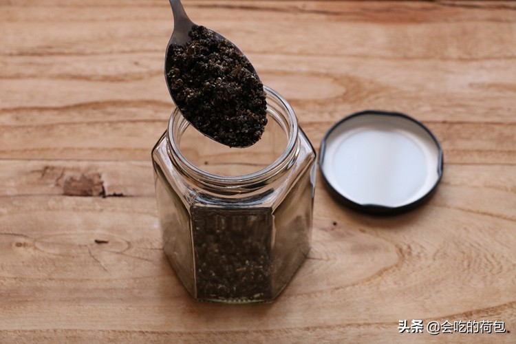 吃黑芝麻好处多,教你懒人做法,做一次吃半个月,随吃随取真省事