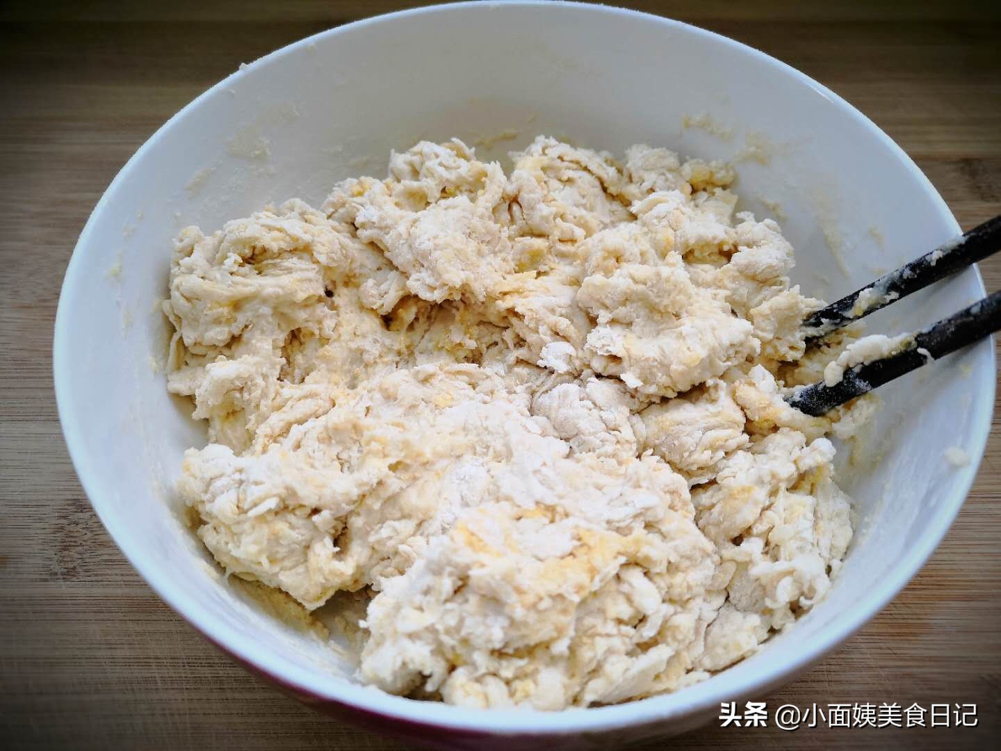 炸油条用小苏打怎么做酥脆松软,炸油条放苏打粉泡打粉酵母粉配方