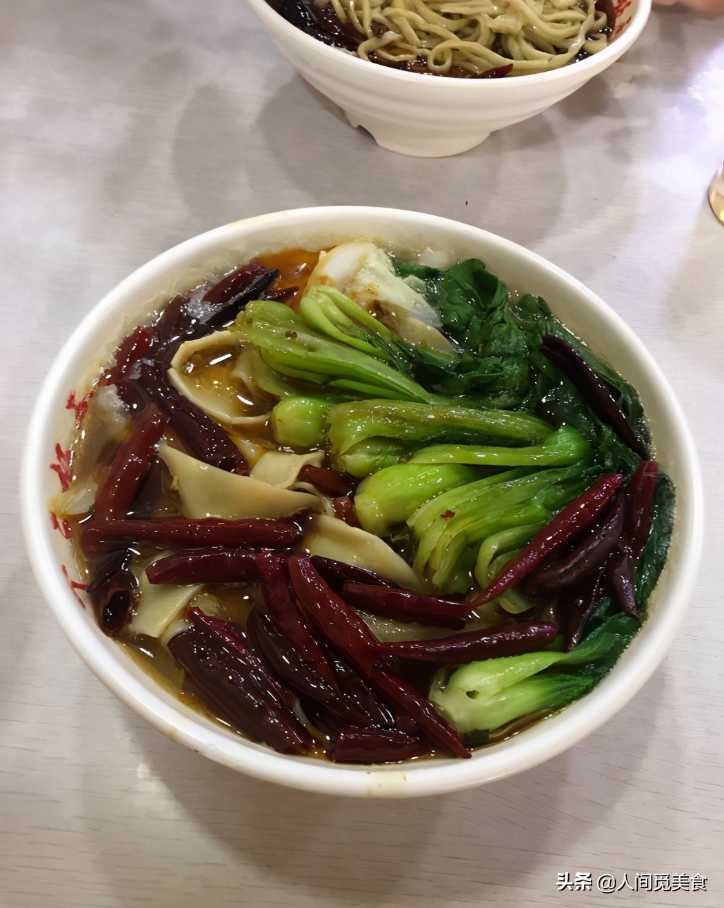 徐州火了21年的板面店，8元1碗日卖600碗，越辣越停不下来