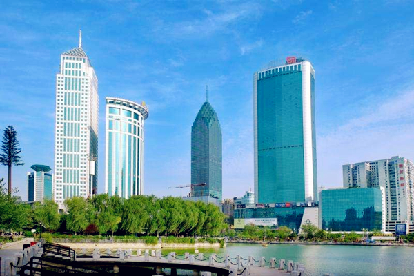 中国珠宝行业大黑马：从打杂工到收入1700亿，孙子继承2000亿产业