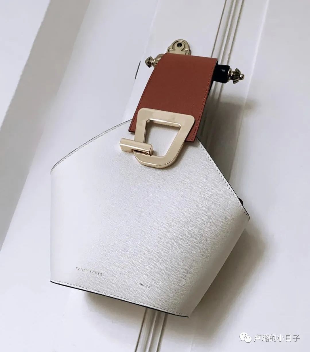 高级感白色休闲包,有高级感名牌的包