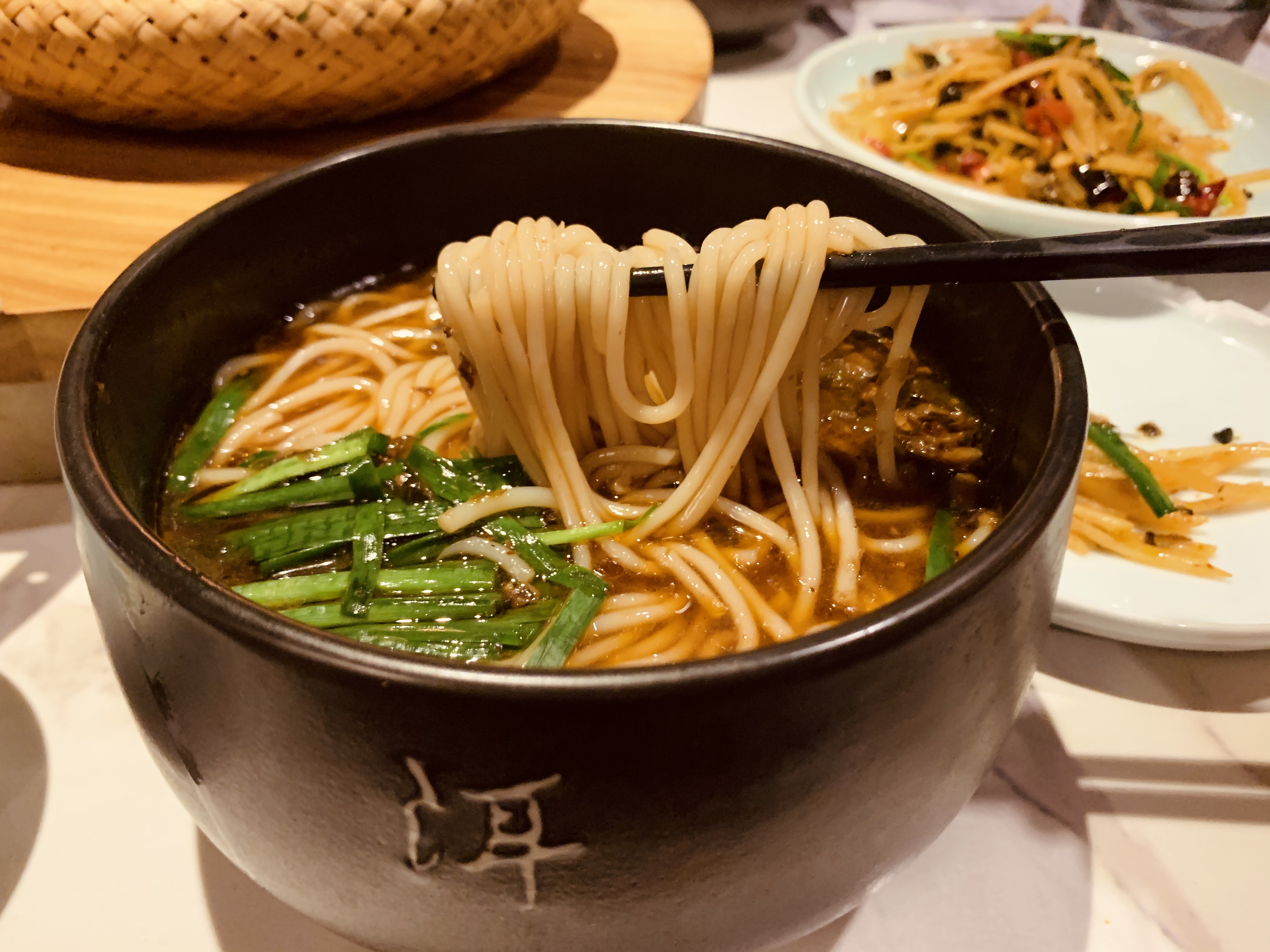 比神仙水还要仙的云南蒸汽石锅鱼,了解云南蒸汽石锅鱼