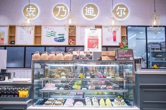 周末不够High？来武汉最华丽的酒吧来一场枕头大战吧