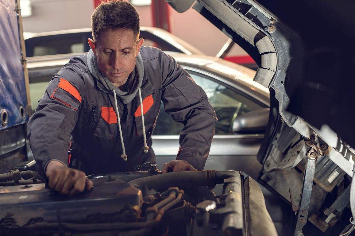 柴油发动机缸垫冲了有什么症状,柴油发动机冲气缸的原因有哪些