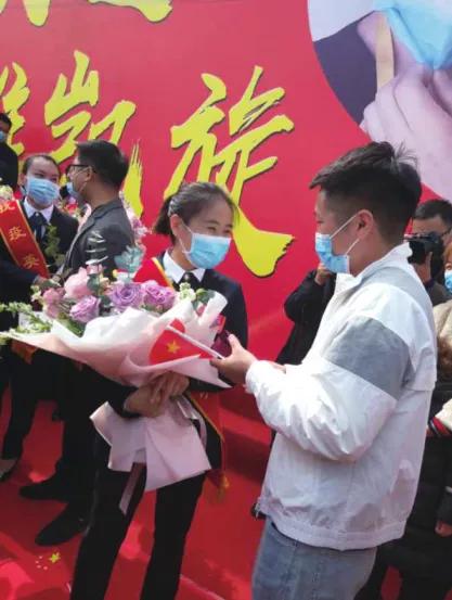 全国抗疫最美婚礼,抗疫故事篇