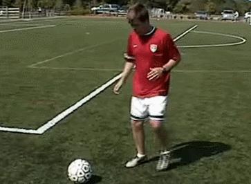 运球急停体前变向衔接前后转身,足球变向过人教学