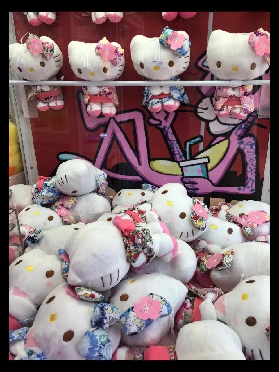 米奇、轻松熊、皮卡丘...西安正版娃娃机店！抓到就是赚