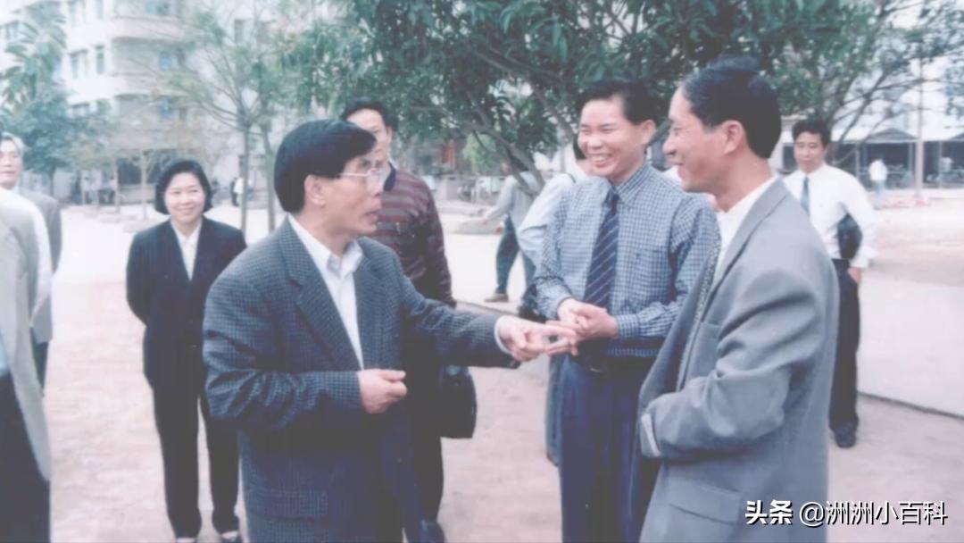 新兴县华侨中学学校介绍,新兴华侨中学历史