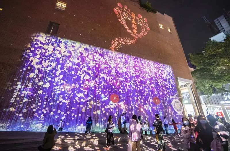 「花城早茶」冻冰冰，着羽绒！冷空气“*b大**oss”杀到丨包仔教路：“租”在广州，好幸福