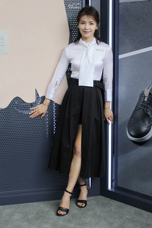 脸很美身材却减分的8位女星,只能看脸不能看身材